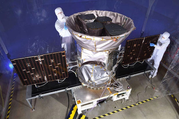 041618-tess-cleanroom.jpg 