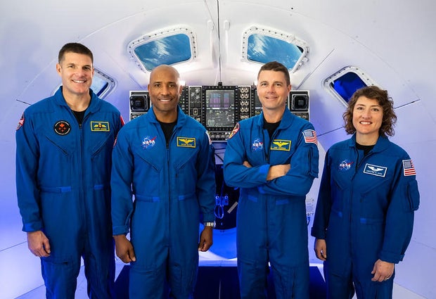 040323-crew-simulator.jpg 