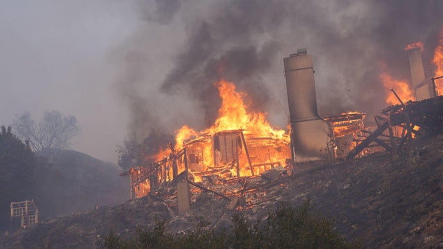 Wildfires in Mandeville Canyon, LA 