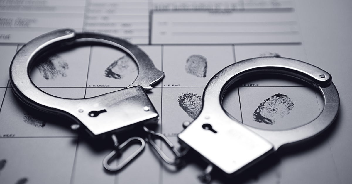Man charged with sexually abusing minor inside Glenview, Illinois business 