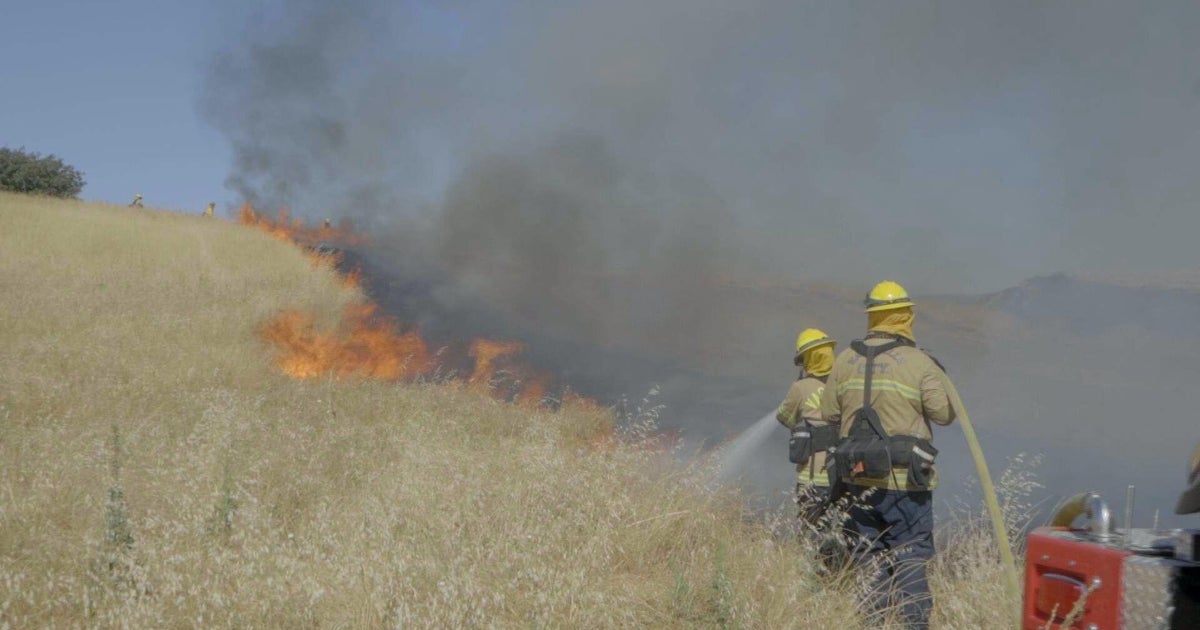 Vacaville Fire ignites controlled burns on hillside to teach, practice wildfire response 